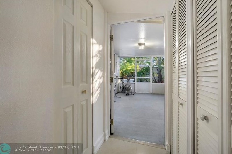 7580 Ramona St, Hollywood FL 33023-2460 exterior