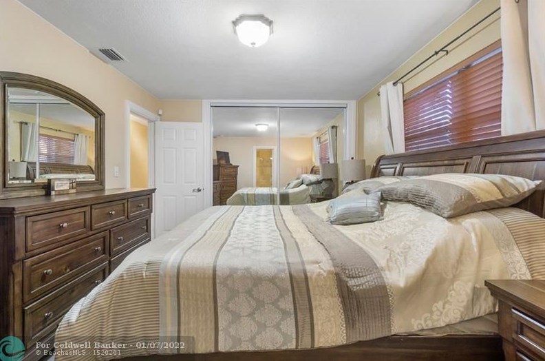 7580 Ramona St, Hollywood FL 33023-2460 exterior