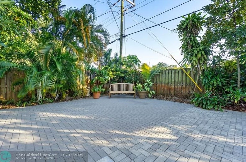 7580 Ramona St, Hollywood FL 33023-2460 exterior