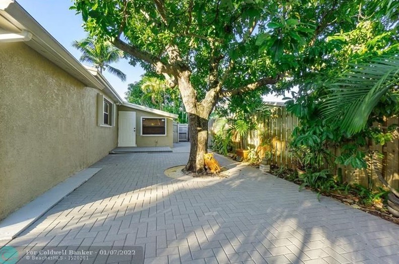 7580 Ramona St, Hollywood FL 33023-2460 exterior