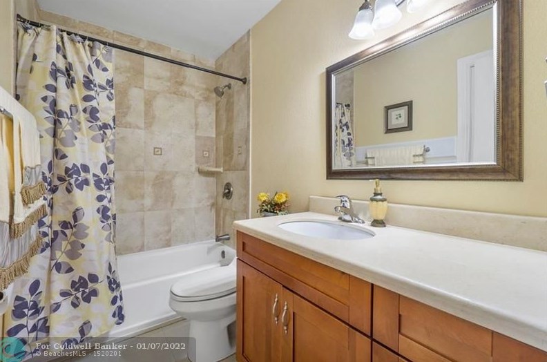 7580 Ramona St, Hollywood FL 33023-2460 exterior