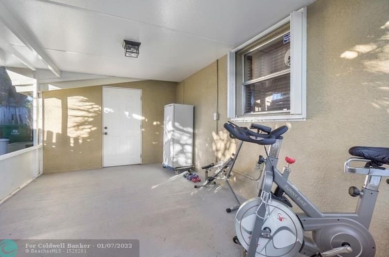 7580 Ramona St, Hollywood FL 33023-2460 exterior