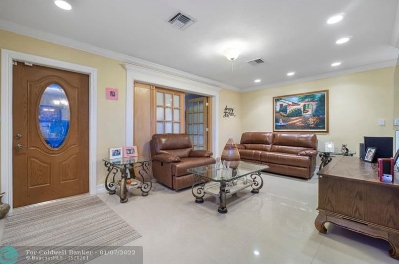 7580 Ramona St, Hollywood FL 33023-2460 exterior