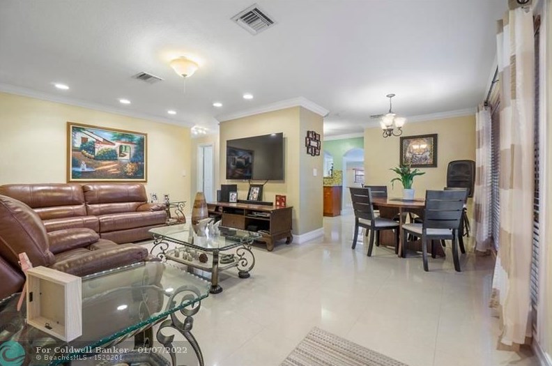 7580 Ramona St, Hollywood FL 33023-2460 exterior