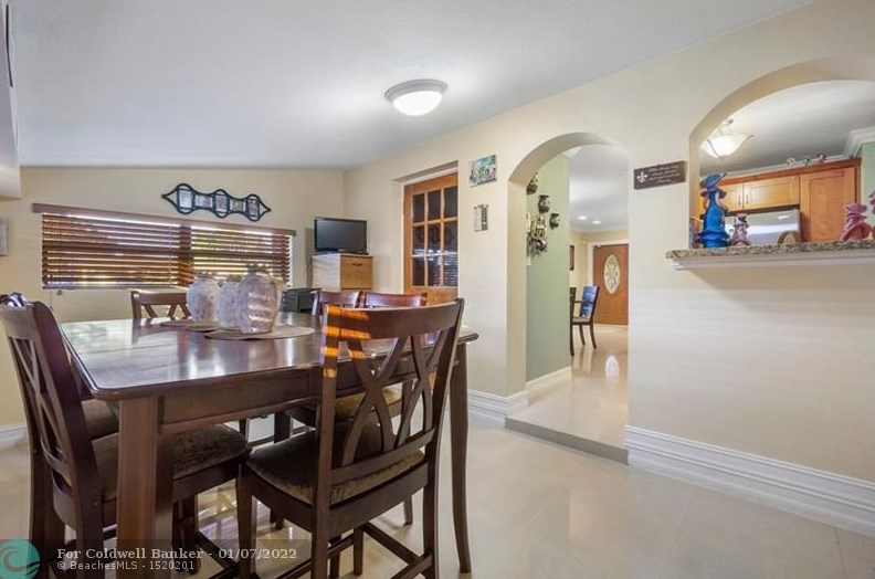 7580 Ramona St, Hollywood FL 33023-2460 exterior