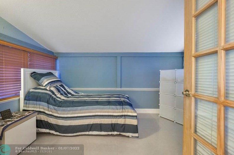 7580 Ramona St, Hollywood FL 33023-2460 exterior