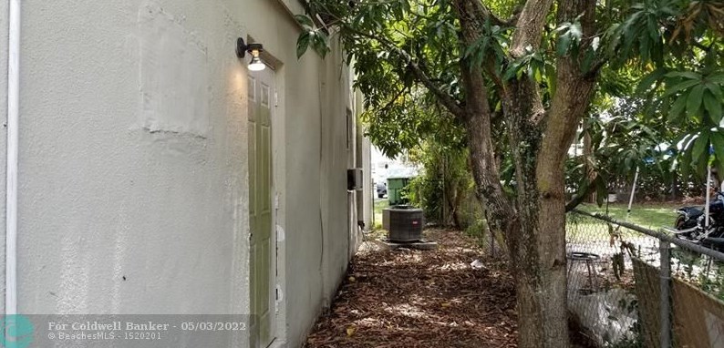 1425 131st St, Miami FL 33161-4423 exterior