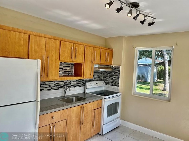 5710 Arthur St, Hollywood FL 33021-5134 exterior