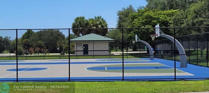 3017 Oaktree Ln, Hollywood FL  33021-2667 exterior