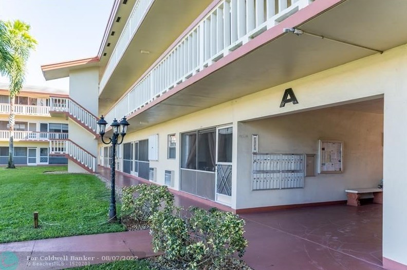 5300 Washington St, Hollywood FL  33021-7750 exterior