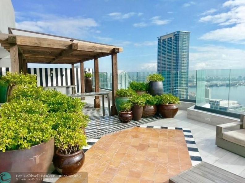 1300 Miami Ave, Miami FL 33130-4315 exterior