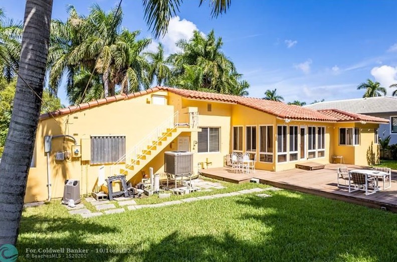 956 Harrison St, Hollywood FL 33020-6805 exterior