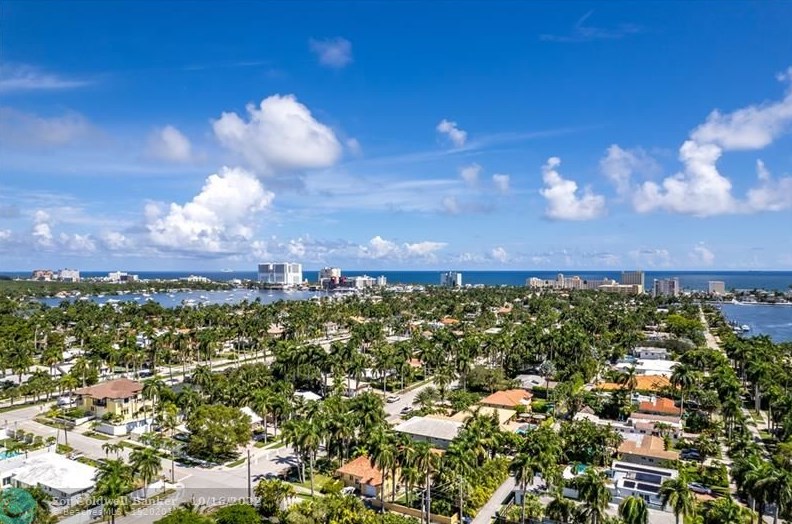 956 Harrison St, Hollywood FL 33020-6805 exterior