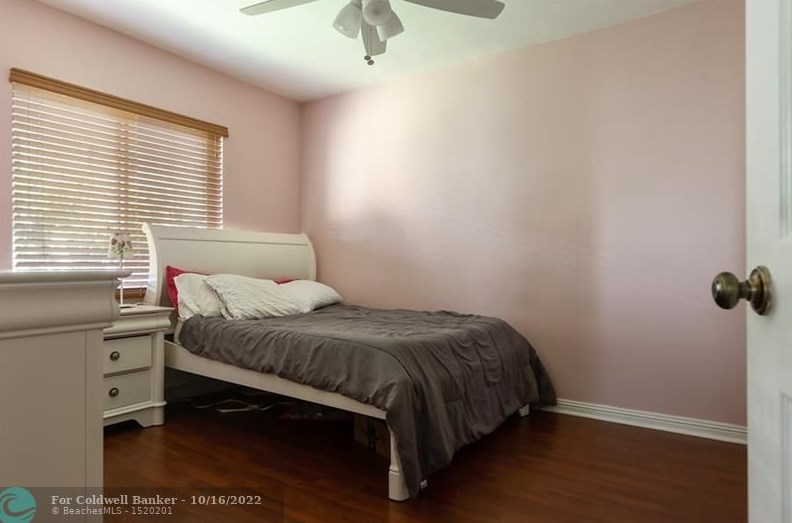 956 Harrison St, Hollywood FL 33020-6805 exterior