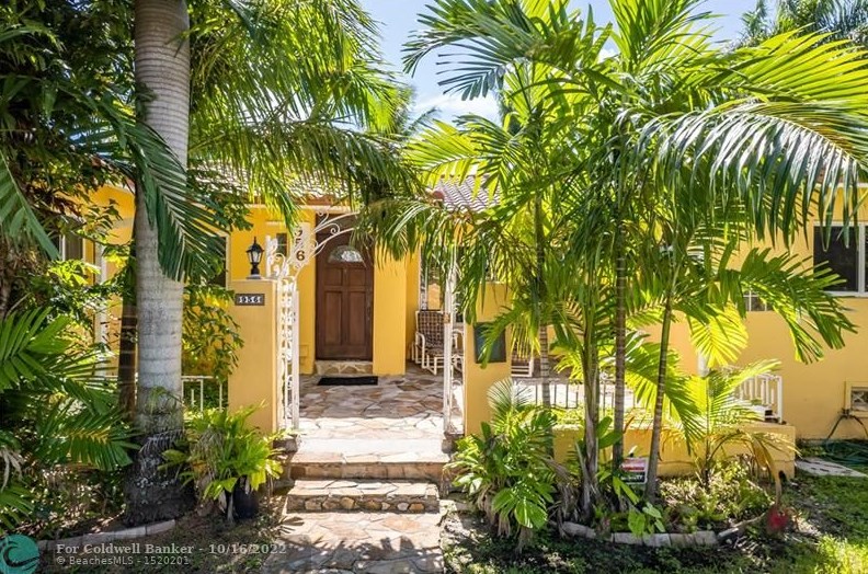 956 Harrison St, Hollywood FL 33020-6805 exterior