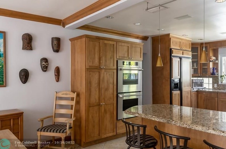 956 Harrison St, Hollywood FL 33020-6805 exterior