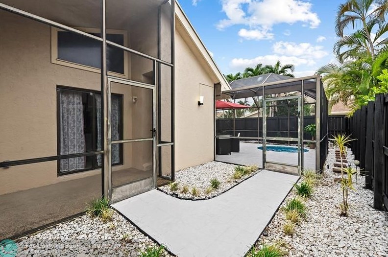 7635 Sierra Ter, Boca Raton FL  33433-3315 exterior