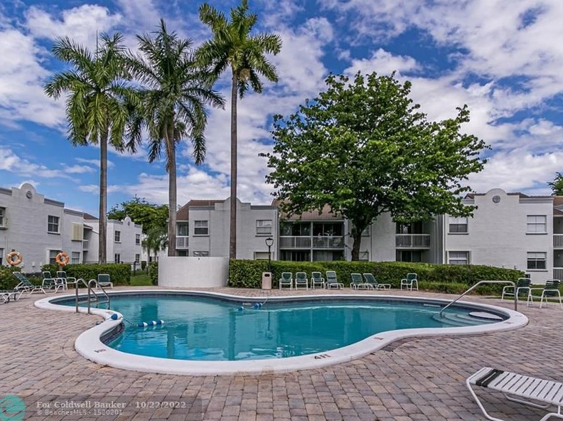 9761 48th Ter, Miami FL  33178-1961 exterior