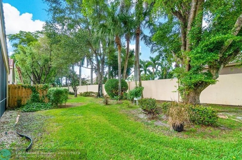 9796 Lemonwood Dr, Boynton Beach FL  33437-5452 exterior