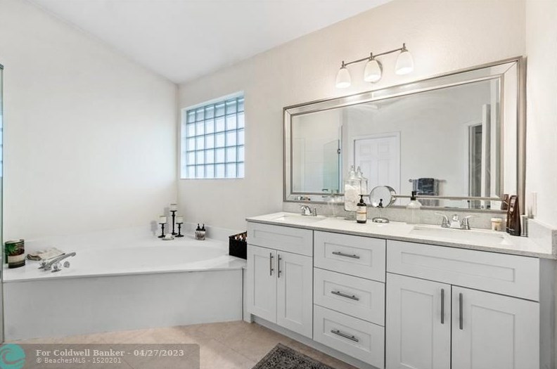 9796 Lemonwood Dr, Boynton Beach FL  33437-5452 exterior