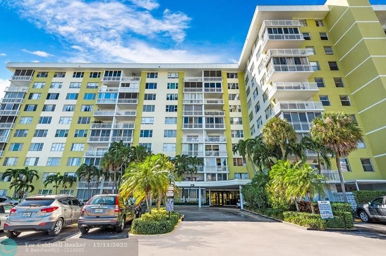 4400 Hillcrest Dr, Hollywood FL  33021-7971 exterior