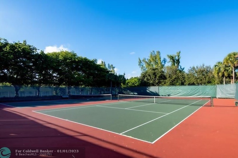 1101 Scarlet Oak St, Hollywood FL  33019-4804 exterior