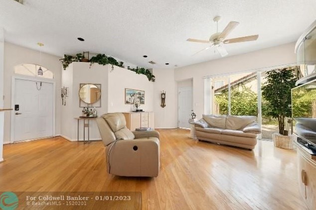 1101 Scarlet Oak St, Hollywood FL  33019-4804 exterior