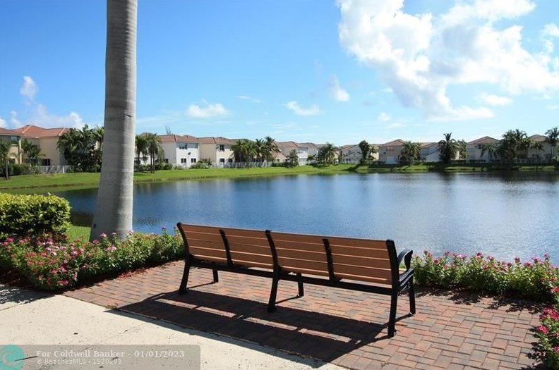 1101 Scarlet Oak St, Hollywood FL  33019-4804 exterior