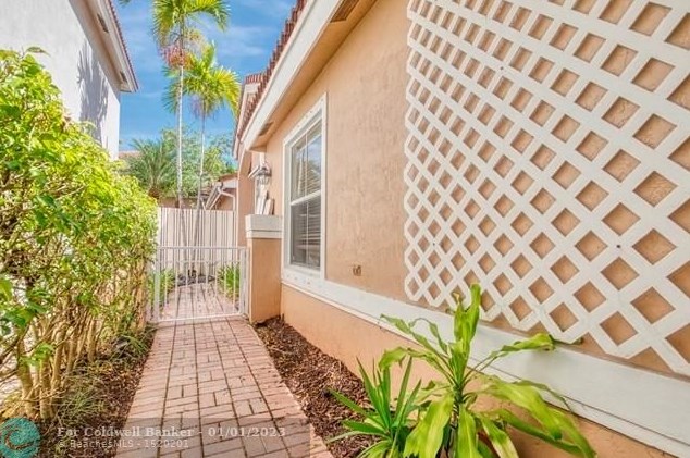 1101 Scarlet Oak St, Hollywood FL  33019-4804 exterior
