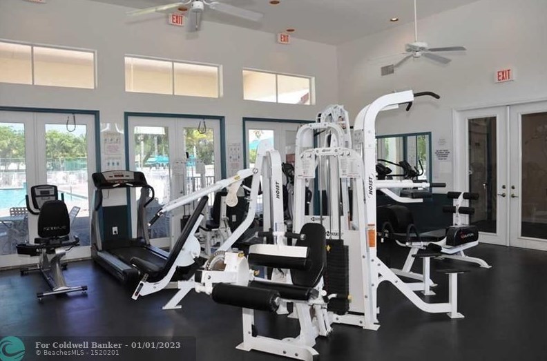1101 Scarlet Oak St, Hollywood FL  33019-4804 exterior