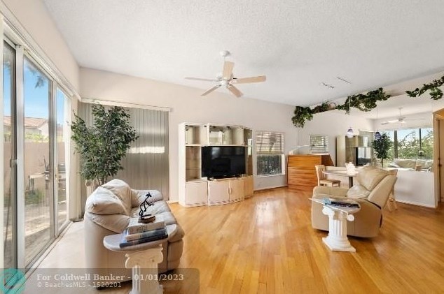 1101 Scarlet Oak St, Hollywood FL  33019-4804 exterior