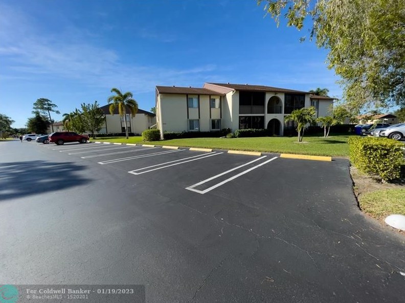 339 Knotty Pine Cir, Lake Worth FL  33463-9210 exterior