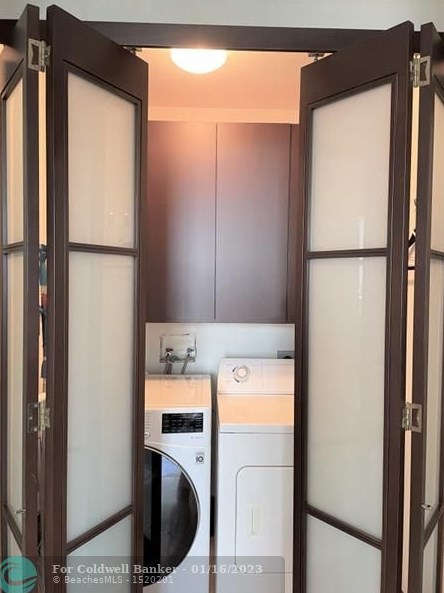 848 Brickell Key Dr, Miami FL  33131-3700 exterior