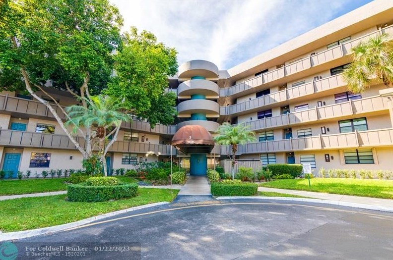 1100 Colony Point Cir, Hollywood FL  33026-2939 exterior