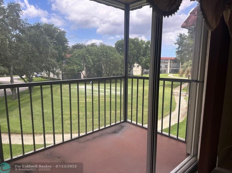 281 Hollybrook Dr, Hollywood FL  33025-1221 exterior