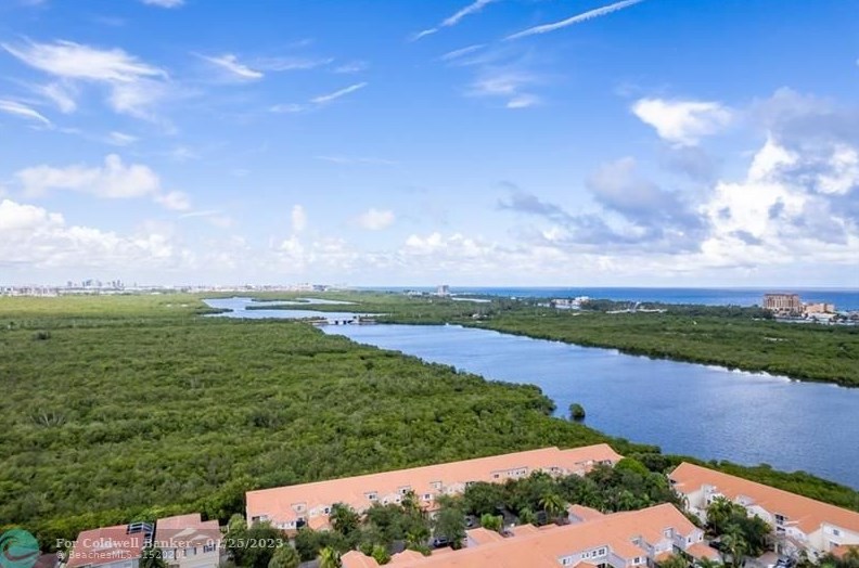 935 Corkwood St, Hollywood FL  33019-4877 exterior