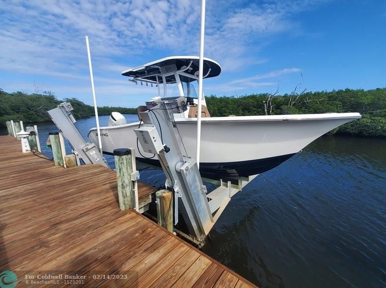 8234 Sanctuary Dr, Hobe Sound FL  33455-3960 exterior