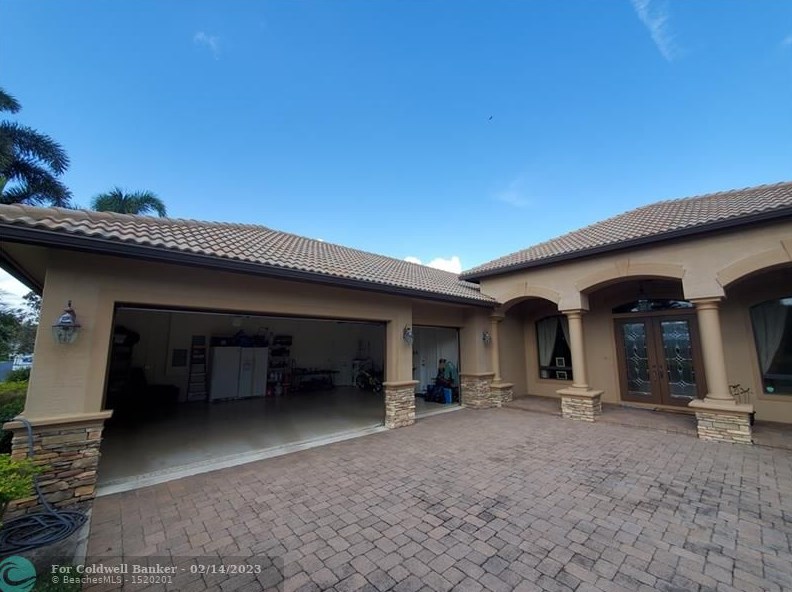 8234 Sanctuary Dr, Hobe Sound FL  33455-3960 exterior