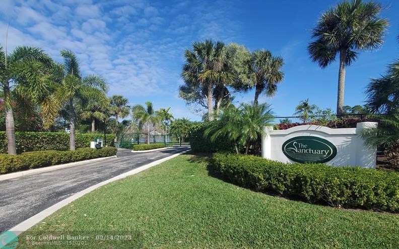 8234 Sanctuary Dr, Hobe Sound FL  33455-3960 exterior