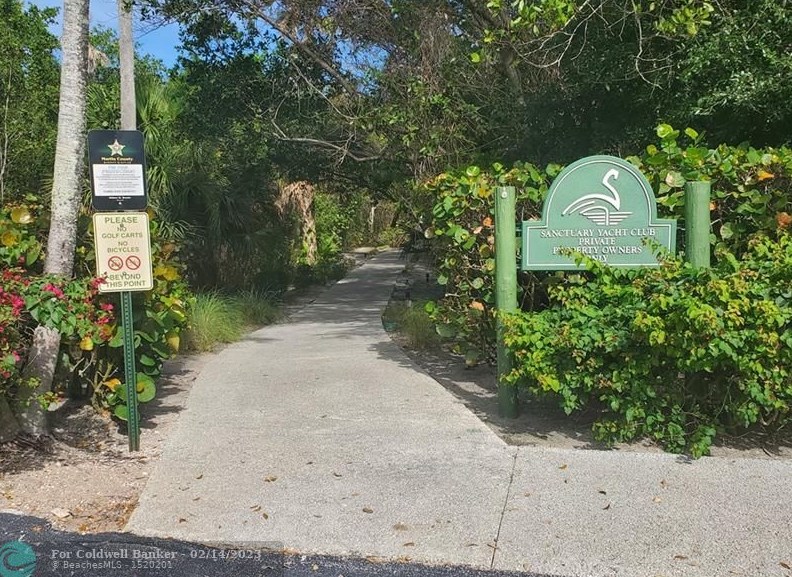 8234 Sanctuary Dr, Hobe Sound FL  33455-3960 exterior