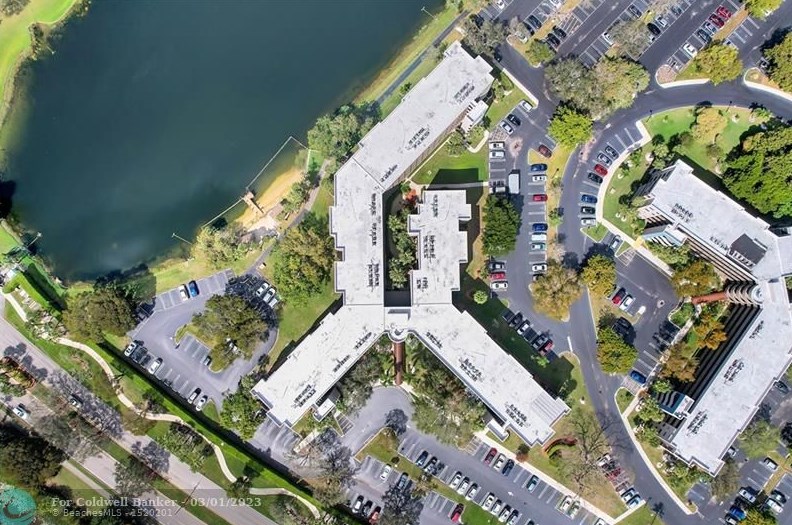 900 Colony Point Cir, Hollywood FL 33026-2935 exterior