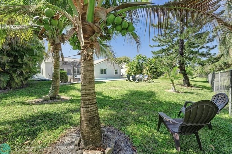 10561 Paso Fino Dr, Lake Worth FL  33449-8009 exterior