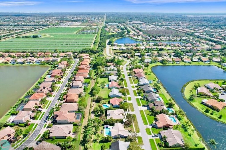 10561 Paso Fino Dr, Lake Worth FL  33449-8009 exterior