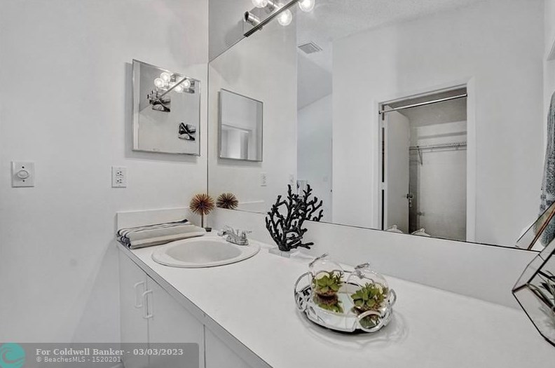 10561 Paso Fino Dr, Lake Worth FL  33449-8009 exterior