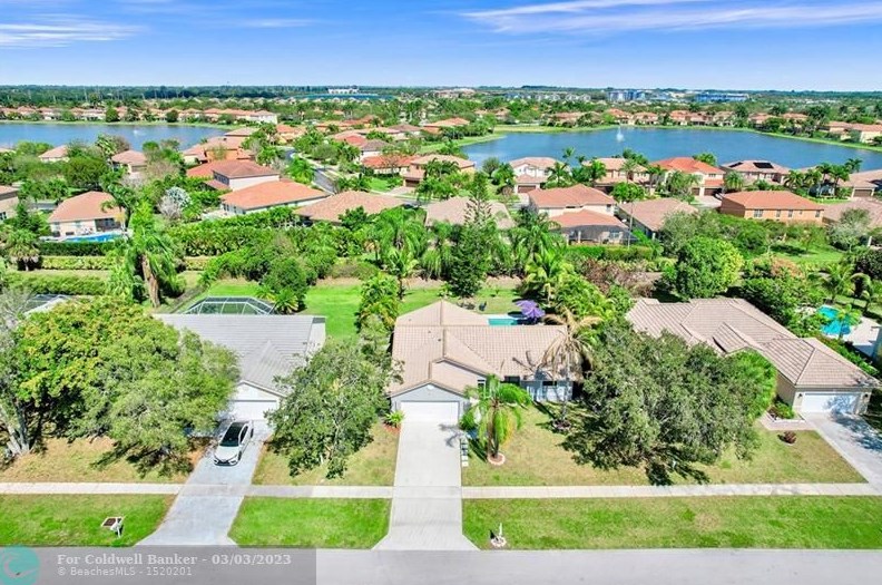 10561 Paso Fino Dr, Lake Worth FL  33449-8009 exterior