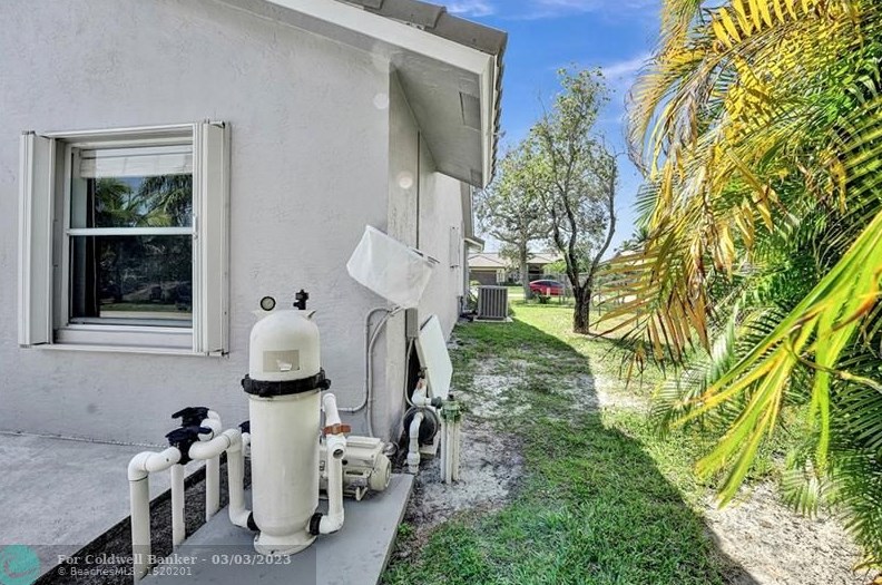 10561 Paso Fino Dr, Lake Worth FL  33449-8009 exterior