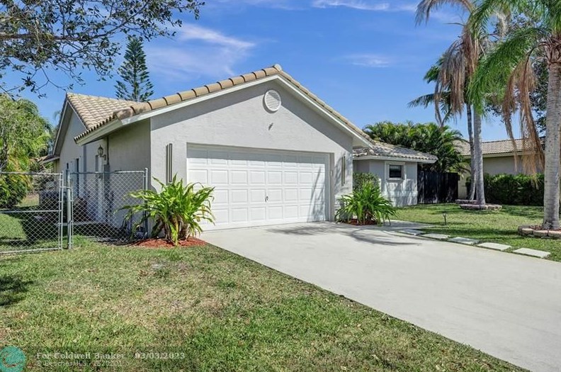 10561 Paso Fino Dr, Lake Worth FL  33449-8009 exterior