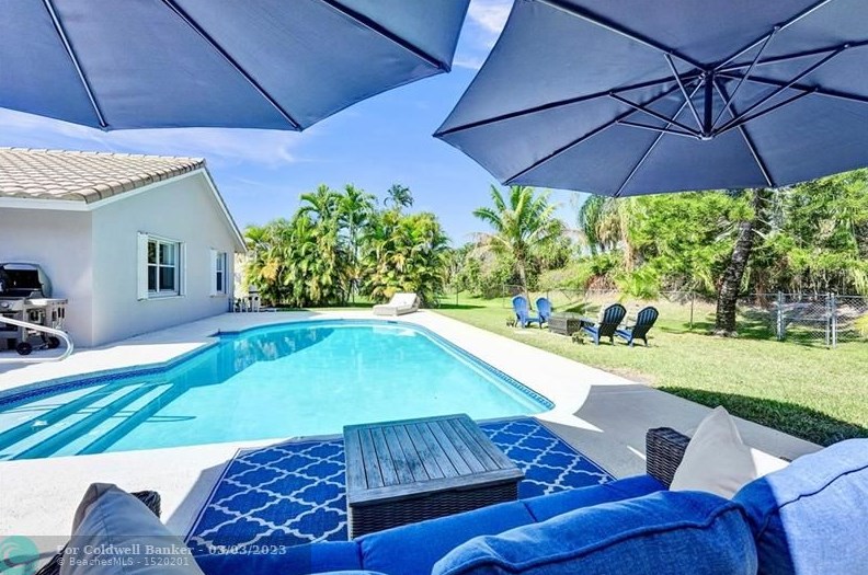 10561 Paso Fino Dr, Lake Worth FL  33449-8009 exterior