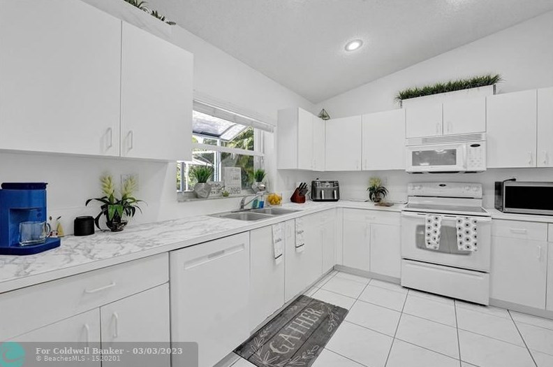 10561 Paso Fino Dr, Lake Worth FL  33449-8009 exterior