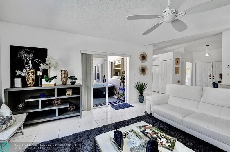 10561 Paso Fino Dr, Lake Worth FL  33449-8009 exterior